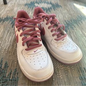 Nike low force 1 - girls size 2.5, EUC